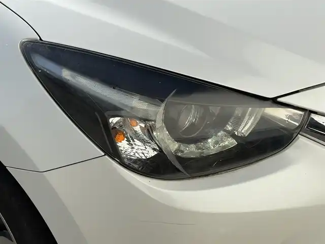 マツダ デミオ XD 岩手県 2014(平26)年 7.6万km スノーフレイクホワイトパールマイカ 禁煙車/ディーゼル/サイドスポイラー/ヘッドアップデュスプレイ/クルーズコントロール/横滑り防止装置/純正ナビ/→フルセグ/Bluetooth/CD/DVD/FM/AM/USB/AUX/ステアリングスイッチ/オートライト/LEDヘッドライト/LEDフォグライト/〇プッシュスタート/〇パドルシフト/〇電動格納ミラー/〇ウィンカーミラー/〇シガーソケット/〇ドアバイザー/〇フロアマット/〇スマートキー/前後ドライブレコーダー/ETC