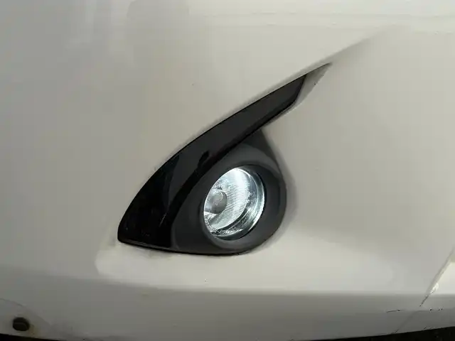 マツダ デミオ XD 岩手県 2014(平26)年 7.6万km スノーフレイクホワイトパールマイカ 禁煙車/ディーゼル/サイドスポイラー/ヘッドアップデュスプレイ/クルーズコントロール/横滑り防止装置/純正ナビ/→フルセグ/Bluetooth/CD/DVD/FM/AM/USB/AUX/ステアリングスイッチ/オートライト/LEDヘッドライト/LEDフォグライト/〇プッシュスタート/〇パドルシフト/〇電動格納ミラー/〇ウィンカーミラー/〇シガーソケット/〇ドアバイザー/〇フロアマット/〇スマートキー/前後ドライブレコーダー/ETC