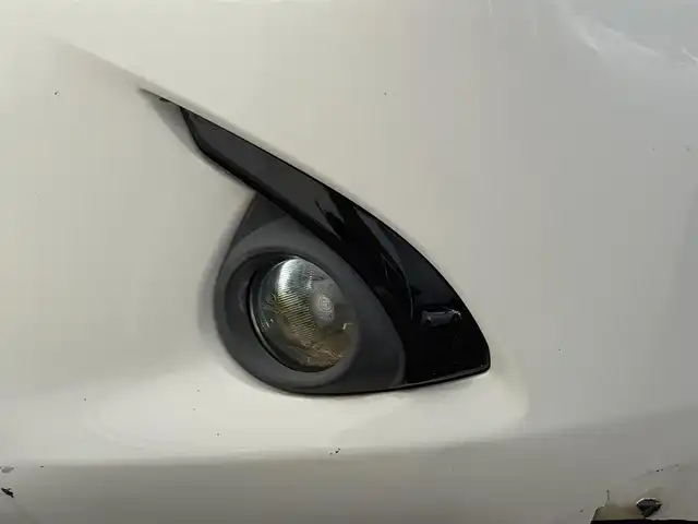 マツダ デミオ XD 岩手県 2014(平26)年 7.6万km スノーフレイクホワイトパールマイカ 禁煙車/ディーゼル/サイドスポイラー/ヘッドアップデュスプレイ/クルーズコントロール/横滑り防止装置/純正ナビ/→フルセグ/Bluetooth/CD/DVD/FM/AM/USB/AUX/ステアリングスイッチ/オートライト/LEDヘッドライト/LEDフォグライト/〇プッシュスタート/〇パドルシフト/〇電動格納ミラー/〇ウィンカーミラー/〇シガーソケット/〇ドアバイザー/〇フロアマット/〇スマートキー/前後ドライブレコーダー/ETC