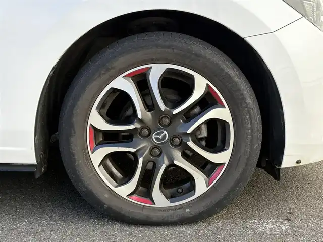 マツダ デミオ XD 岩手県 2014(平26)年 7.6万km スノーフレイクホワイトパールマイカ 禁煙車/ディーゼル/サイドスポイラー/ヘッドアップデュスプレイ/クルーズコントロール/横滑り防止装置/純正ナビ/→フルセグ/Bluetooth/CD/DVD/FM/AM/USB/AUX/ステアリングスイッチ/オートライト/LEDヘッドライト/LEDフォグライト/〇プッシュスタート/〇パドルシフト/〇電動格納ミラー/〇ウィンカーミラー/〇シガーソケット/〇ドアバイザー/〇フロアマット/〇スマートキー/前後ドライブレコーダー/ETC