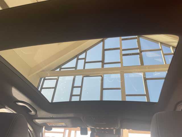 メルセデス・ベンツ Ｃ２２０ｄ ワゴン ローレウスエディション 埼玉県 2019(令1)年 4.2万km ガンＭ 衝突軽減ブレーキ/サンルーフ/Burmesteスピーカー/純正ナビ/全方位カメラ/パワーバックドア/レーダークルーズコントロール/LEDオートライト/革シート/シートヒーター/クーラー/メモリーシート/純正18インチアルミホイール/ブラインドスポットモニター/純正ETC2.0