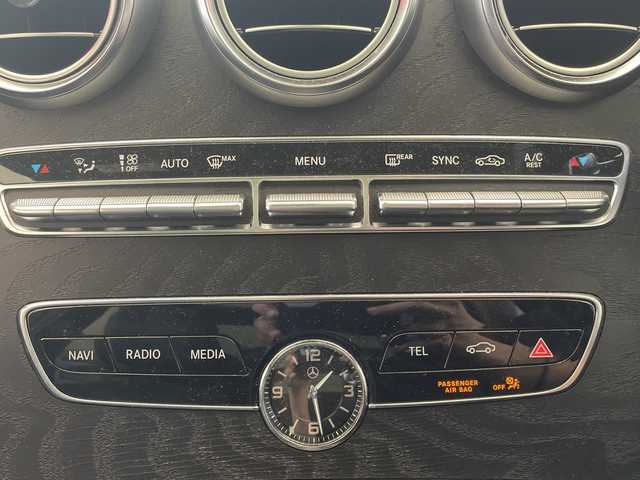 メルセデス・ベンツ Ｃ２２０ｄ ワゴン ローレウスエディション 埼玉県 2019(令1)年 4.2万km ガンＭ 衝突軽減ブレーキ/サンルーフ/Burmesteスピーカー/純正ナビ/全方位カメラ/パワーバックドア/レーダークルーズコントロール/LEDオートライト/革シート/シートヒーター/クーラー/メモリーシート/純正18インチアルミホイール/ブラインドスポットモニター/純正ETC2.0