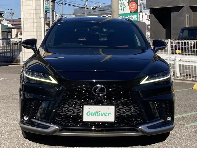 レクサス ＲＸ 350 Fスポーツ 兵庫県 2023(令5)年 2.7万km グラファイトブラックガラスフレーク ワンオーナー/純正ナビ/Bluetooth/FM/AM/パノラミックビューモニター(床下透過映像表示)/ビルトインETC2.0/パノラマルーフ/ルーフレール/デジタルインナーミラー/純正前後ドライブレコーダー/輻射ヒーター/ハンズフリーパワーバックドア/プリクラッシュセーフティ/レーンディパーチャーアラート/レーンチェンジアシスト/F/R クロストラフィックアラート/ブラインドスポットモニター/レーダークルーズコントロール/安心降車アシスト/後方・周辺 車両接近サポート/パーキングサポートブレーキ/リヤカメラディテクション/前後クリアランスソナー/オートマチックハイビーム/ヘッドアップディスプレイ/LEDヘッドライト/フォグランプ/オートライト/ステアリングスイッチ/D/N パワーシート/D/N シートヒーター/D/N エアーシート/ステアリングヒーター/パドルシフト/革巻きステアリング/アイドリングストップ/横滑り防止装置/ISOFIX/純正フロアマット/新車時保証書/取扱説明書