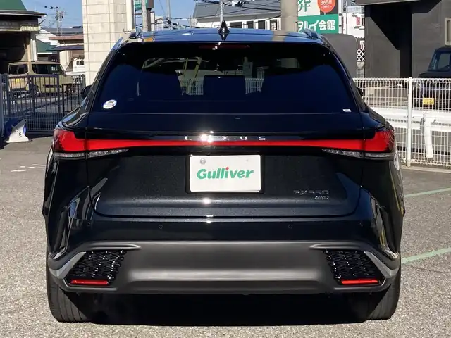 レクサス ＲＸ 350 Fスポーツ 兵庫県 2023(令5)年 2.7万km グラファイトブラックガラスフレーク ワンオーナー/純正ナビ/Bluetooth/FM/AM/パノラミックビューモニター(床下透過映像表示)/ビルトインETC2.0/パノラマルーフ/ルーフレール/デジタルインナーミラー/純正前後ドライブレコーダー/輻射ヒーター/ハンズフリーパワーバックドア/プリクラッシュセーフティ/レーンディパーチャーアラート/レーンチェンジアシスト/F/R クロストラフィックアラート/ブラインドスポットモニター/レーダークルーズコントロール/安心降車アシスト/後方・周辺 車両接近サポート/パーキングサポートブレーキ/リヤカメラディテクション/前後クリアランスソナー/オートマチックハイビーム/ヘッドアップディスプレイ/LEDヘッドライト/フォグランプ/オートライト/ステアリングスイッチ/D/N パワーシート/D/N シートヒーター/D/N エアーシート/ステアリングヒーター/パドルシフト/革巻きステアリング/アイドリングストップ/横滑り防止装置/ISOFIX/純正フロアマット/新車時保証書/取扱説明書