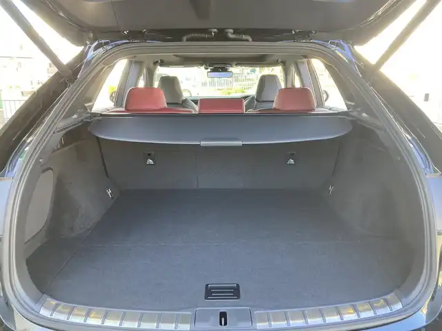 レクサス ＲＸ 350 Fスポーツ 兵庫県 2023(令5)年 2.7万km グラファイトブラックガラスフレーク ワンオーナー/純正ナビ/Bluetooth/FM/AM/パノラミックビューモニター(床下透過映像表示)/ビルトインETC2.0/パノラマルーフ/ルーフレール/デジタルインナーミラー/純正前後ドライブレコーダー/輻射ヒーター/ハンズフリーパワーバックドア/プリクラッシュセーフティ/レーンディパーチャーアラート/レーンチェンジアシスト/F/R クロストラフィックアラート/ブラインドスポットモニター/レーダークルーズコントロール/安心降車アシスト/後方・周辺 車両接近サポート/パーキングサポートブレーキ/リヤカメラディテクション/前後クリアランスソナー/オートマチックハイビーム/ヘッドアップディスプレイ/LEDヘッドライト/フォグランプ/オートライト/ステアリングスイッチ/D/N パワーシート/D/N シートヒーター/D/N エアーシート/ステアリングヒーター/パドルシフト/革巻きステアリング/アイドリングストップ/横滑り防止装置/ISOFIX/純正フロアマット/新車時保証書/取扱説明書