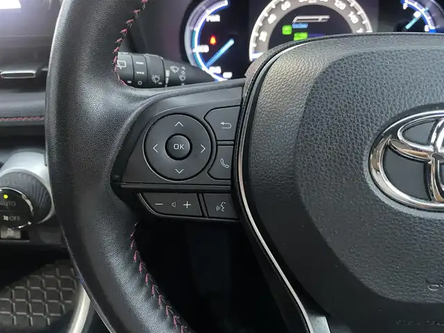 トヨタ ＲＡＶ４ ＰＨＶ G 熊本県 2022(令4)年 11.4万km アティチュードブラックマイカ サンルーフ/ワンオーナー/プッシュスタート/純正ナビ/（フルセグTV・BTオーディオ）/バックカメラ/ビルトインETC/純正18インチAW/レーダークルーズ/ルーフレール/ハーフレザーシート/右前席パワーシート/前席シートヒーター/ステアリングヒーター/前後コーナーセンサー/横滑り防止装置/ウィンカーミラー/純正フロアマット/新車保証書/取扱説明書