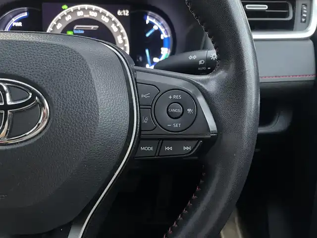 トヨタ ＲＡＶ４ ＰＨＶ G 熊本県 2022(令4)年 11.4万km アティチュードブラックマイカ サンルーフ/ワンオーナー/プッシュスタート/純正ナビ/（フルセグTV・BTオーディオ）/バックカメラ/ビルトインETC/純正18インチAW/レーダークルーズ/ルーフレール/ハーフレザーシート/右前席パワーシート/前席シートヒーター/ステアリングヒーター/前後コーナーセンサー/横滑り防止装置/ウィンカーミラー/純正フロアマット/新車保証書/取扱説明書