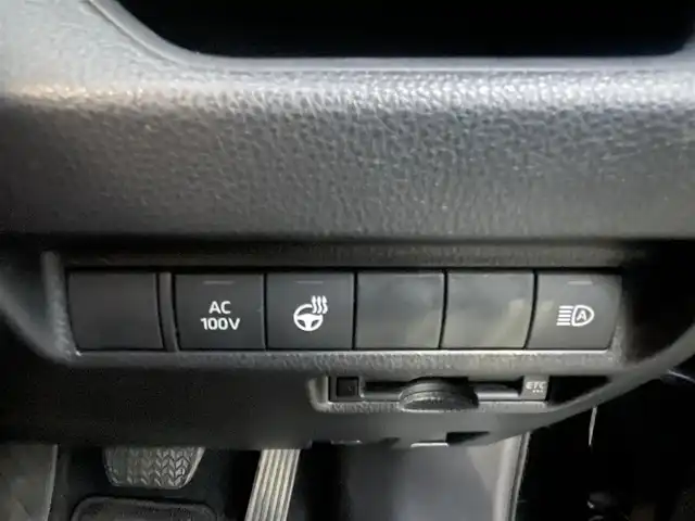 トヨタ ＲＡＶ４ ＰＨＶ G 熊本県 2022(令4)年 11.4万km アティチュードブラックマイカ サンルーフ/ワンオーナー/プッシュスタート/純正ナビ/（フルセグTV・BTオーディオ）/バックカメラ/ビルトインETC/純正18インチAW/レーダークルーズ/ルーフレール/ハーフレザーシート/右前席パワーシート/前席シートヒーター/ステアリングヒーター/前後コーナーセンサー/横滑り防止装置/ウィンカーミラー/純正フロアマット/新車保証書/取扱説明書