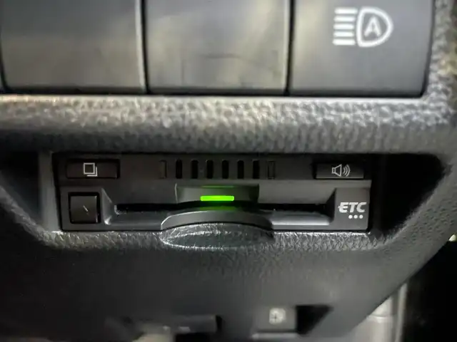 トヨタ ＲＡＶ４ ＰＨＶ G 熊本県 2022(令4)年 11.4万km アティチュードブラックマイカ サンルーフ/ワンオーナー/プッシュスタート/純正ナビ/（フルセグTV・BTオーディオ）/バックカメラ/ビルトインETC/純正18インチAW/レーダークルーズ/ルーフレール/ハーフレザーシート/右前席パワーシート/前席シートヒーター/ステアリングヒーター/前後コーナーセンサー/横滑り防止装置/ウィンカーミラー/純正フロアマット/新車保証書/取扱説明書