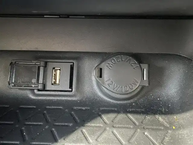 トヨタ ＲＡＶ４ ＰＨＶ G 熊本県 2022(令4)年 11.4万km アティチュードブラックマイカ サンルーフ/ワンオーナー/プッシュスタート/純正ナビ/（フルセグTV・BTオーディオ）/バックカメラ/ビルトインETC/純正18インチAW/レーダークルーズ/ルーフレール/ハーフレザーシート/右前席パワーシート/前席シートヒーター/ステアリングヒーター/前後コーナーセンサー/横滑り防止装置/ウィンカーミラー/純正フロアマット/新車保証書/取扱説明書