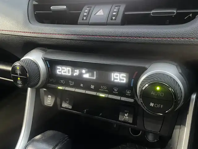 トヨタ ＲＡＶ４ ＰＨＶ G 熊本県 2022(令4)年 11.4万km アティチュードブラックマイカ サンルーフ/ワンオーナー/プッシュスタート/純正ナビ/（フルセグTV・BTオーディオ）/バックカメラ/ビルトインETC/純正18インチAW/レーダークルーズ/ルーフレール/ハーフレザーシート/右前席パワーシート/前席シートヒーター/ステアリングヒーター/前後コーナーセンサー/横滑り防止装置/ウィンカーミラー/純正フロアマット/新車保証書/取扱説明書