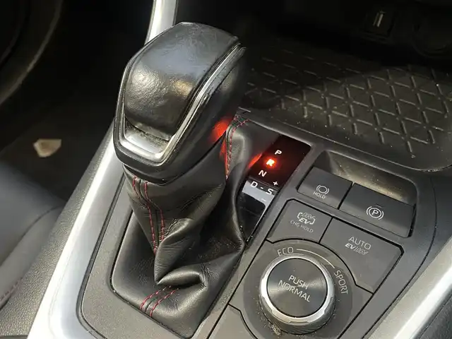 トヨタ ＲＡＶ４ ＰＨＶ G 熊本県 2022(令4)年 11.4万km アティチュードブラックマイカ サンルーフ/ワンオーナー/プッシュスタート/純正ナビ/（フルセグTV・BTオーディオ）/バックカメラ/ビルトインETC/純正18インチAW/レーダークルーズ/ルーフレール/ハーフレザーシート/右前席パワーシート/前席シートヒーター/ステアリングヒーター/前後コーナーセンサー/横滑り防止装置/ウィンカーミラー/純正フロアマット/新車保証書/取扱説明書
