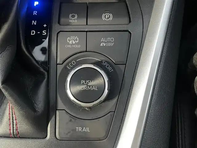 トヨタ ＲＡＶ４ ＰＨＶ G 熊本県 2022(令4)年 11.4万km アティチュードブラックマイカ サンルーフ/ワンオーナー/プッシュスタート/純正ナビ/（フルセグTV・BTオーディオ）/バックカメラ/ビルトインETC/純正18インチAW/レーダークルーズ/ルーフレール/ハーフレザーシート/右前席パワーシート/前席シートヒーター/ステアリングヒーター/前後コーナーセンサー/横滑り防止装置/ウィンカーミラー/純正フロアマット/新車保証書/取扱説明書