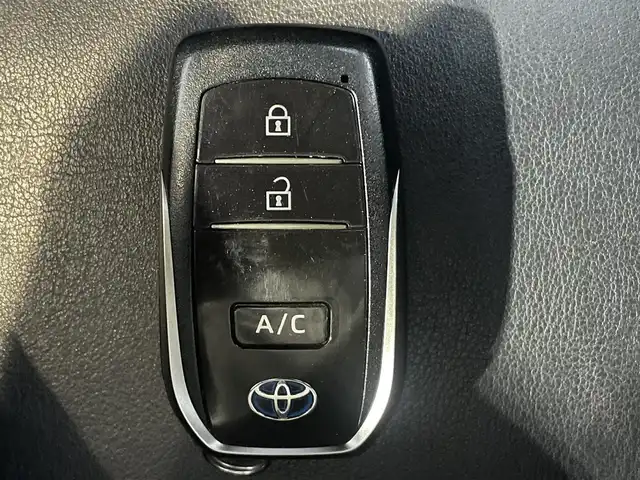 トヨタ ＲＡＶ４ ＰＨＶ G 熊本県 2022(令4)年 11.4万km アティチュードブラックマイカ サンルーフ/ワンオーナー/プッシュスタート/純正ナビ/（フルセグTV・BTオーディオ）/バックカメラ/ビルトインETC/純正18インチAW/レーダークルーズ/ルーフレール/ハーフレザーシート/右前席パワーシート/前席シートヒーター/ステアリングヒーター/前後コーナーセンサー/横滑り防止装置/ウィンカーミラー/純正フロアマット/新車保証書/取扱説明書