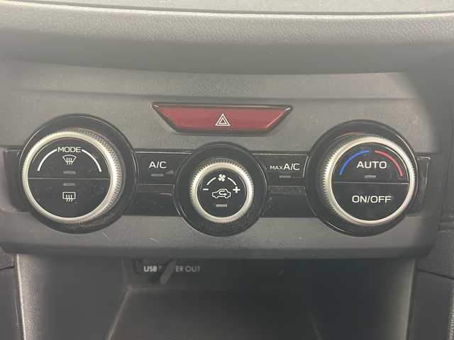 スバル インプレッサ スポーツ 1．6i－Lアイサイト 道央・札幌 2016(平28)年 2.4万km アイスシルバーメタリック ・4WD/・社外オーディオ&USB&AUX/・アイサイト/・レーダークルーズコントロール/・パドルシフト/・衝突軽減ブレーキ/・オートライト/・社外16インチAW