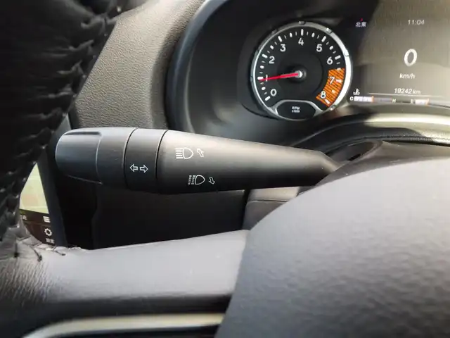 クライスラー・ジープ ジープ レネゲード リミテッド 千葉県 2023(令5)年 2万km 黒 自動緊急ブレーキ/自動パーキングブレーキ/ブラインドスポット警告/レーンセンス/ブラックレザーシート/運転席パワーシート/純正ナビ/【Bluetooth接続】/バックカメラ/革巻きステアリング/ステアリングスイッチ/ETC（2.0）/LEDヘッドライト/リアコーナーセンサー/純正17インチアルミホイル/サイド/カーテンエアバッグ/スマートキー