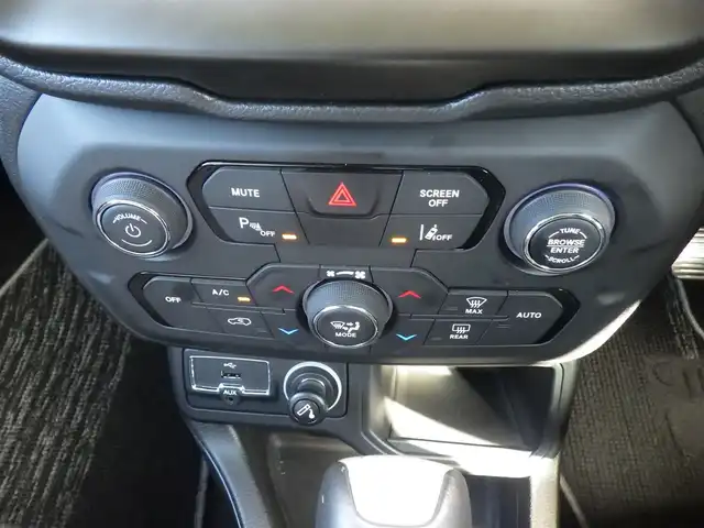 クライスラー・ジープ ジープ レネゲード リミテッド 千葉県 2023(令5)年 2万km 黒 自動緊急ブレーキ/自動パーキングブレーキ/ブラインドスポット警告/レーンセンス/ブラックレザーシート/運転席パワーシート/純正ナビ/【Bluetooth接続】/バックカメラ/革巻きステアリング/ステアリングスイッチ/ETC（2.0）/LEDヘッドライト/リアコーナーセンサー/純正17インチアルミホイル/サイド/カーテンエアバッグ/スマートキー