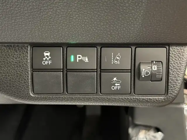 ホンダ Ｎ ＯＮＥ プレミアム 群馬県 2021(令3)年 7.5万km クリスタルブラックパール 安全装備/・衝突軽減ブレーキ/・横滑り防止/・オートライト/・リアコーナーセンサー/・クルーズコントロール/・レーンキープアシスト/社外７インチナビ/・AM/FM/フルセグTV/・Bluetooth/SD/・HDMI/バックカメラ/前席シートヒーター/オートホールド/電動パーキング/純正フロアマット/純正ドアバイザー/純正14インチアルミホイール/プッシュスタート/スマートキー