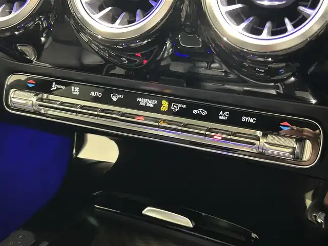 メルセデス・ベンツ ＣＬＡ２００ｄ Sブレーク AMGライン 福岡県 2020(令2)年 1.8万km コスモスブラック パノラミックスライディングルーフ　/レーダーセーフティーＰＫＧ　/アドバンスドＰＫＧ　/ナビゲーションＰＫＧ　/純正ナビ／ＴＶ　/３６０°カメラ　/アンビエントライト　/ＡＣＣ／ＢＳＭ／ＨＵＤ　/純正１８インチＡＷ
