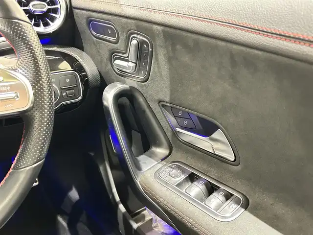 メルセデス・ベンツ ＣＬＡ２００ｄ Sブレーク AMGライン 福岡県 2020(令2)年 1.8万km コスモスブラック パノラミックスライディングルーフ　/レーダーセーフティーＰＫＧ　/アドバンスドＰＫＧ　/ナビゲーションＰＫＧ　/純正ナビ／ＴＶ　/３６０°カメラ　/アンビエントライト　/ＡＣＣ／ＢＳＭ／ＨＵＤ　/純正１８インチＡＷ
