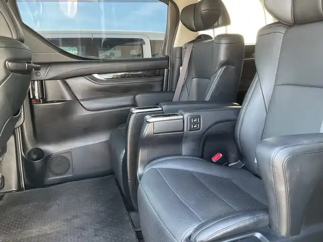 トヨタ ヴェルファイア Z Gエディション 石川県 2018(平30)年 5万km ホワイトパールクリスタルシャイン 純正10型ナビ/フルセグTV/バックカメラ/両側パワースライド/革シート/シートヒーター＆クーラー/パワーバックドア/デジタルミラー/ブラインドスポットモニター/トヨタセーフティセンス/レーダークルーズ/純正アルミホイール/フリップダウンモニター/ビルトインETC/ドライブレコーダー/ハンドルヒーター/パワーシート/オートライト