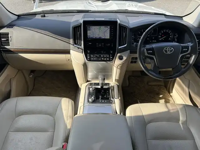 トヨタ ランドクルーザー AX Gセレクション 大阪府 2019(令1)年 2.9万km ホワイトパールクリスタルシャイン ワンオーナー/チルト＆スライド電動ムーンルーフ/ベージュ革シート/パワーシート/シートヒーター/ステアリングヒーター/純正ナビ（NSZT-W68T）/・フルセグTV/BT/AM/FM/バックカメラ/トヨタセーフティーセンス/・プリクラッシュセーフティー/・レーンディパーチャーアラート/・オートマチックハイビーム/・レーダークルーズコントロール/クリアランスソナー＆バックソナー/LEDヘッドライト/純正18インチアルミホイール/ETC2.0/ドライブレコーダー（TZ-D205W）/保証書/取扱説明