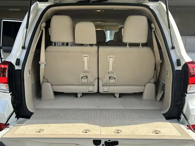 トヨタ ランドクルーザー AX Gセレクション 大阪府 2019(令1)年 2.9万km ホワイトパールクリスタルシャイン ワンオーナー/チルト＆スライド電動ムーンルーフ/ベージュ革シート/パワーシート/シートヒーター/ステアリングヒーター/純正ナビ（NSZT-W68T）/・フルセグTV/BT/AM/FM/バックカメラ/トヨタセーフティーセンス/・プリクラッシュセーフティー/・レーンディパーチャーアラート/・オートマチックハイビーム/・レーダークルーズコントロール/クリアランスソナー＆バックソナー/LEDヘッドライト/純正18インチアルミホイール/ETC2.0/ドライブレコーダー（TZ-D205W）/保証書/取扱説明