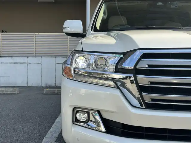 トヨタ ランドクルーザー AX Gセレクション 大阪府 2019(令1)年 2.9万km ホワイトパールクリスタルシャイン ワンオーナー/チルト＆スライド電動ムーンルーフ/ベージュ革シート/パワーシート/シートヒーター/ステアリングヒーター/純正ナビ（NSZT-W68T）/・フルセグTV/BT/AM/FM/バックカメラ/トヨタセーフティーセンス/・プリクラッシュセーフティー/・レーンディパーチャーアラート/・オートマチックハイビーム/・レーダークルーズコントロール/クリアランスソナー＆バックソナー/LEDヘッドライト/純正18インチアルミホイール/ETC2.0/ドライブレコーダー（TZ-D205W）/保証書/取扱説明