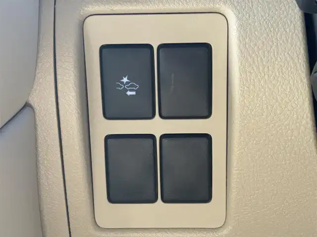 トヨタ ランドクルーザー AX Gセレクション 大阪府 2019(令1)年 2.9万km ホワイトパールクリスタルシャイン ワンオーナー/チルト＆スライド電動ムーンルーフ/ベージュ革シート/パワーシート/シートヒーター/ステアリングヒーター/純正ナビ（NSZT-W68T）/・フルセグTV/BT/AM/FM/バックカメラ/トヨタセーフティーセンス/・プリクラッシュセーフティー/・レーンディパーチャーアラート/・オートマチックハイビーム/・レーダークルーズコントロール/クリアランスソナー＆バックソナー/LEDヘッドライト/純正18インチアルミホイール/ETC2.0/ドライブレコーダー（TZ-D205W）/保証書/取扱説明