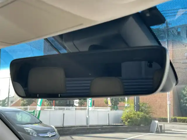 トヨタ ランドクルーザー AX Gセレクション 大阪府 2019(令1)年 2.9万km ホワイトパールクリスタルシャイン ワンオーナー/チルト＆スライド電動ムーンルーフ/ベージュ革シート/パワーシート/シートヒーター/ステアリングヒーター/純正ナビ（NSZT-W68T）/・フルセグTV/BT/AM/FM/バックカメラ/トヨタセーフティーセンス/・プリクラッシュセーフティー/・レーンディパーチャーアラート/・オートマチックハイビーム/・レーダークルーズコントロール/クリアランスソナー＆バックソナー/LEDヘッドライト/純正18インチアルミホイール/ETC2.0/ドライブレコーダー（TZ-D205W）/保証書/取扱説明