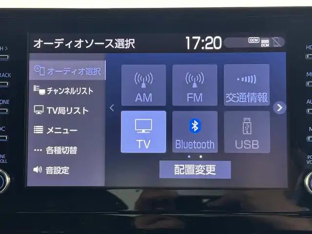 トヨタ カローラ クロス ハイブリッド Z 熊本県 2022(令4)年 2.4万km プラチナホワイトパールマイカ 前後ドライブレコーダー　/全周囲カメラ　/ガラスルーフ/ビルトインＥＴＣ２．０　/純正９インチディスプレイオーディオ（フルセグ・BT・AM・/AM・FM）　/前席シートヒーター　/運転席パワーシート　/置くだけ充電/トヨタセーフティーセンス/・プリクラッシュセーフティ/・レーンキープアシスト/・ロードサインアシスト/・リアクロストラフィックアラート/・ブラインドスポットモニター/・アダブティブクルーズコントロール/・アダプティブハイビームアシスト/・先行車発進お知らせ機能/横滑り防止/パワーバックドア/１００V充電/ルーフレール/純正フロアマット/純正１８インチAW/オートライト/LEDヘッドライト/フォグライト/スマートキー/プッシュスタート/スペアキー1本/保証書/取扱説明書