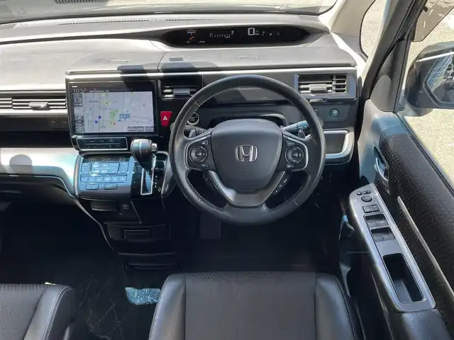 ホンダ ステップワゴン スパーダ クルスピセンシング 静岡県 2018(平30)年 8.6万km プレミアムスパークルブラックパール ワンオーナー/純正10インチナビ/フルセグTV/DVD/CD/BT/SD/MSV/バックカメラ/ハーフレザーシート/両側パワースライドドア/衝突軽減ブレーキ/レーンキープアシスト/レーダークルーズコントロール/ギャザーズ前方ドライブレコーダー/LEDヘッドライト/LEDフォグ/ビルトインETC/パドルシフト/スマートキー×2/保証書/取扱説明書/ナビ取扱説明書/R3/5点検記録簿有