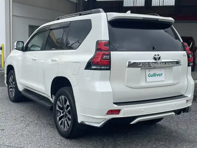 トヨタ ランドクルーザー プラド TX Lパッケージ 千葉県 2023(令5)年 1.2万km ホワイトパールクリスタルシャイン ワンオーナー/サンルーフ/モデリスタエアロ/純正ディスプレイオーディオ/・フルセグTV/・Bluetooth/USB/・AM/FM/プリクラッシュセーフティ/アラウンドビューモニター/レーダークルーズコントロール/ビルトインETC2.0/クリアランソナー/レーンディパーチャーアラート/フロントシートヒーター/フロントベンチレーター/フロントパワーシート/電動格納サードシート/LEDヘッドライト/オートハイビーム/オートライト/ヘッドランプクリーナー/セカンドスタートモード/MT付きAT/ルーフレール/スマートキーx２/プッシュスタート/電動格納ウィンカーミラー/取扱説明書/保証書