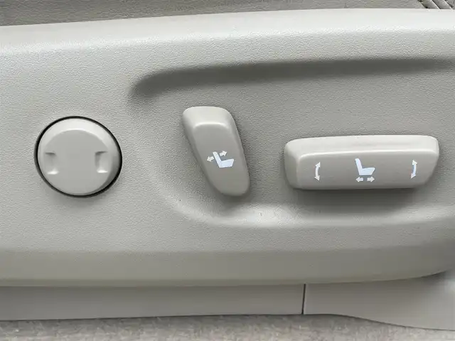 トヨタ ランドクルーザー プラド TX Lパッケージ 千葉県 2023(令5)年 1.2万km ホワイトパールクリスタルシャイン ワンオーナー/サンルーフ/モデリスタエアロ/純正ディスプレイオーディオ/・フルセグTV/・Bluetooth/USB/・AM/FM/プリクラッシュセーフティ/アラウンドビューモニター/レーダークルーズコントロール/ビルトインETC2.0/クリアランソナー/レーンディパーチャーアラート/フロントシートヒーター/フロントベンチレーター/フロントパワーシート/電動格納サードシート/LEDヘッドライト/オートハイビーム/オートライト/ヘッドランプクリーナー/セカンドスタートモード/MT付きAT/ルーフレール/スマートキーx２/プッシュスタート/電動格納ウィンカーミラー/取扱説明書/保証書