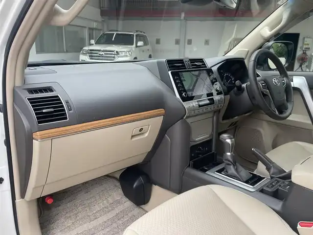 トヨタ ランドクルーザー プラド TX Lパッケージ 千葉県 2023(令5)年 1.2万km ホワイトパールクリスタルシャイン ワンオーナー/サンルーフ/モデリスタエアロ/純正ディスプレイオーディオ/・フルセグTV/・Bluetooth/USB/・AM/FM/プリクラッシュセーフティ/アラウンドビューモニター/レーダークルーズコントロール/ビルトインETC2.0/クリアランソナー/レーンディパーチャーアラート/フロントシートヒーター/フロントベンチレーター/フロントパワーシート/電動格納サードシート/LEDヘッドライト/オートハイビーム/オートライト/ヘッドランプクリーナー/セカンドスタートモード/MT付きAT/ルーフレール/スマートキーx２/プッシュスタート/電動格納ウィンカーミラー/取扱説明書/保証書