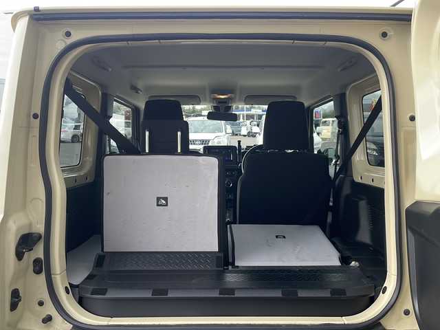 スズキ ジムニー XC 道東・釧路十勝 2020(令2)年 4.6万km シフォンアイボリーM ・４WD/・社外ディスプレイオーディオ/（CD/DVD/BT/FM/AM/iPod）/・バックカメラ/・衝突軽減ブレーキ/・車線逸脱防止/・横滑り防止/・ダウンヒルアシストコントロール/・クルーズコントロール/・前席シートヒーター/・本革巻きステアリング/・ステアリングスイッチ/・プッシュスタート/・オートライト/・LEDヘッドライト/・純正フロアマット/・社外16インチアルミホイール/・社外アルミ付きスタッドレス積込（ホワイトレタータイヤ）/・取扱説明書/・保証書