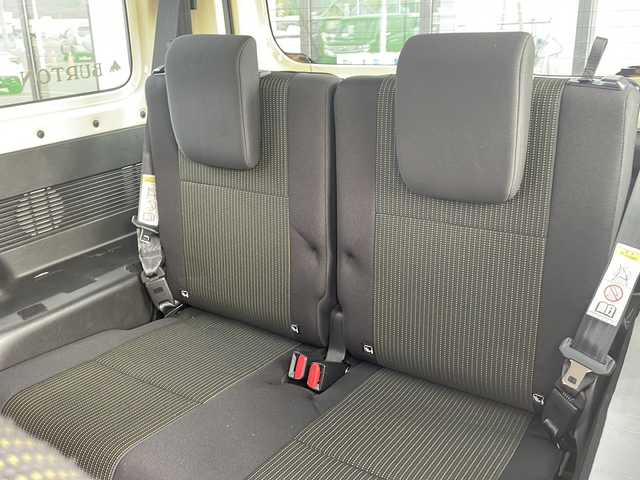 スズキ ジムニー XC 道東・釧路十勝 2020(令2)年 4.6万km シフォンアイボリーM ・４WD/・社外ディスプレイオーディオ/（CD/DVD/BT/FM/AM/iPod）/・バックカメラ/・衝突軽減ブレーキ/・車線逸脱防止/・横滑り防止/・ダウンヒルアシストコントロール/・クルーズコントロール/・前席シートヒーター/・本革巻きステアリング/・ステアリングスイッチ/・プッシュスタート/・オートライト/・LEDヘッドライト/・純正フロアマット/・社外16インチアルミホイール/・社外アルミ付きスタッドレス積込（ホワイトレタータイヤ）/・取扱説明書/・保証書