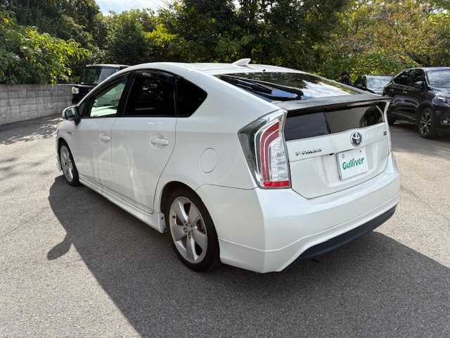 トヨタ プリウス S ツーリングセレクション 大阪府 2014(平26)年 11.9万km ホワイトパールクリスタルシャイン 社外ナビ(BT/CD/DVD/SD/フルセグ)/横滑り防止装置/盗難防止装置/オートライト/純正アルミホイール/純正フロアマット/ETC/プッシュスタートボタン/スペアキー×1/HIDヘッドライト