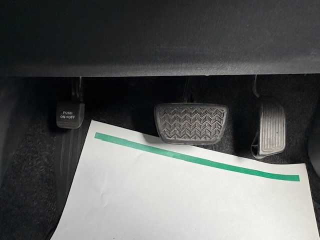 トヨタ プリウス S ツーリングセレクション 大阪府 2014(平26)年 11.9万km ホワイトパールクリスタルシャイン 社外ナビ(BT/CD/DVD/SD/フルセグ)/横滑り防止装置/盗難防止装置/オートライト/純正アルミホイール/純正フロアマット/ETC/プッシュスタートボタン/スペアキー×1/HIDヘッドライト