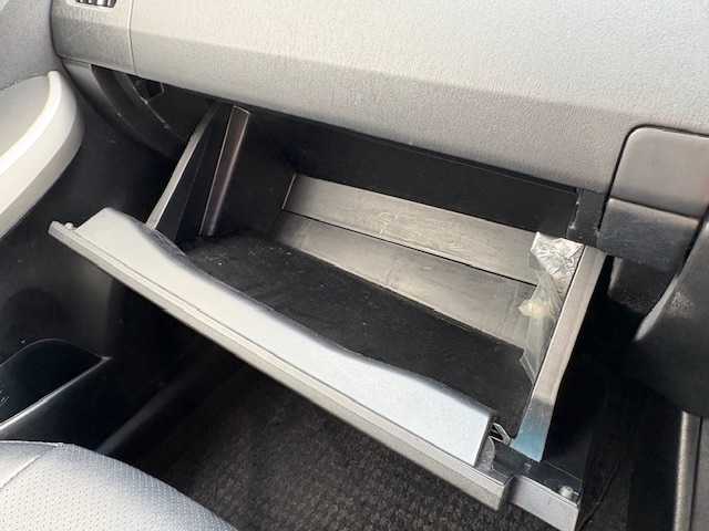 トヨタ プリウス S ツーリングセレクション 大阪府 2014(平26)年 11.9万km ホワイトパールクリスタルシャイン 社外ナビ(BT/CD/DVD/SD/フルセグ)/横滑り防止装置/盗難防止装置/オートライト/純正アルミホイール/純正フロアマット/ETC/プッシュスタートボタン/スペアキー×1/HIDヘッドライト