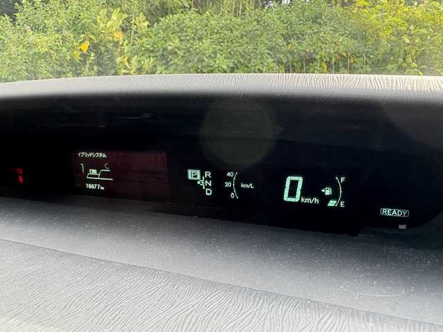 トヨタ プリウス S ツーリングセレクション 大阪府 2014(平26)年 11.9万km ホワイトパールクリスタルシャイン 社外ナビ(BT/CD/DVD/SD/フルセグ)/横滑り防止装置/盗難防止装置/オートライト/純正アルミホイール/純正フロアマット/ETC/プッシュスタートボタン/スペアキー×1/HIDヘッドライト