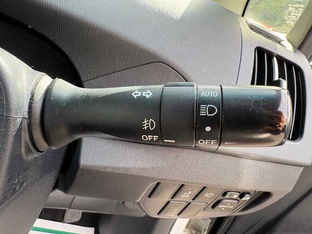 トヨタ プリウス S ツーリングセレクション 大阪府 2014(平26)年 11.9万km ホワイトパールクリスタルシャイン 社外ナビ(BT/CD/DVD/SD/フルセグ)/横滑り防止装置/盗難防止装置/オートライト/純正アルミホイール/純正フロアマット/ETC/プッシュスタートボタン/スペアキー×1/HIDヘッドライト