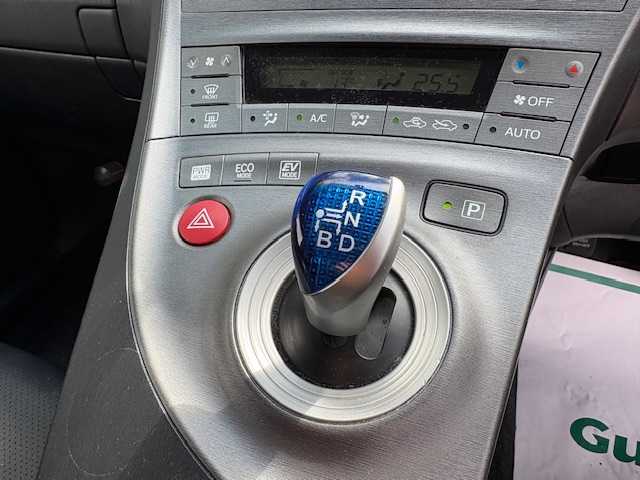 トヨタ プリウス S ツーリングセレクション 大阪府 2014(平26)年 11.9万km ホワイトパールクリスタルシャイン 社外ナビ(BT/CD/DVD/SD/フルセグ)/横滑り防止装置/盗難防止装置/オートライト/純正アルミホイール/純正フロアマット/ETC/プッシュスタートボタン/スペアキー×1/HIDヘッドライト