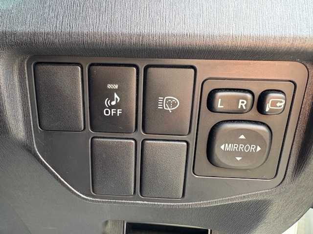 トヨタ プリウス S ツーリングセレクション 大阪府 2014(平26)年 11.9万km ホワイトパールクリスタルシャイン 社外ナビ(BT/CD/DVD/SD/フルセグ)/横滑り防止装置/盗難防止装置/オートライト/純正アルミホイール/純正フロアマット/ETC/プッシュスタートボタン/スペアキー×1/HIDヘッドライト