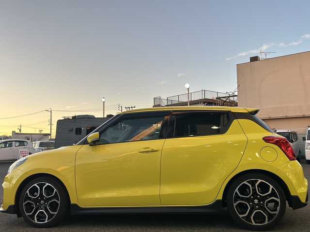 スズキ スイフト スポーツ セーフティPKG 愛知県 2019(平31)年 4.4万km チャンピオンイエロー 禁煙車/Carrozzeria社外ナビ/　AM/FM/HDMI/DISC/BT/USB/フルセグTV/HKSマフラー/純正フルエアロ/前後ドライブレコーダー/バック・全方位カメラ/レーンキープアシスト/追従機能付きクルーズコントロール/衝突被害軽減システム/横滑り防止装置/USB入力端子/ETC/オートライト/HIDヘッドライト/フォグランプ/純正フロアマット/純正17インチAW/純正ドアバイザー/W＋サイドエアバッグ/保証書/取説
