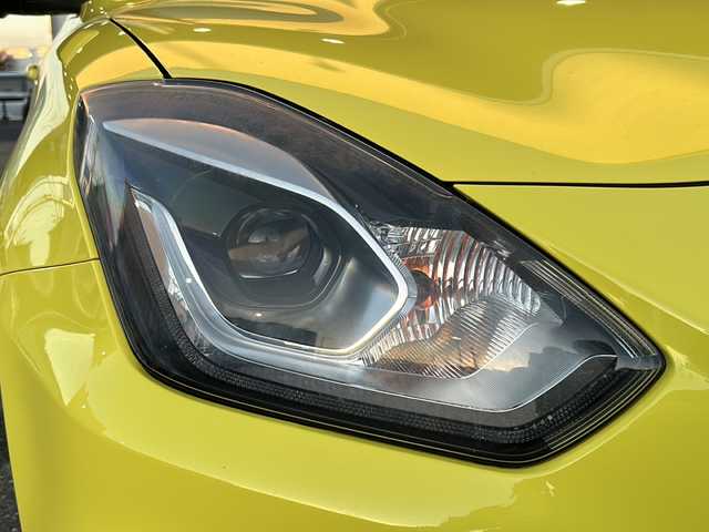 スズキ スイフト スポーツ セーフティPKG 愛知県 2019(平31)年 4.4万km チャンピオンイエロー 禁煙車/Carrozzeria社外ナビ/　AM/FM/HDMI/DISC/BT/USB/フルセグTV/HKSマフラー/純正フルエアロ/前後ドライブレコーダー/バック・全方位カメラ/レーンキープアシスト/追従機能付きクルーズコントロール/衝突被害軽減システム/横滑り防止装置/USB入力端子/ETC/オートライト/HIDヘッドライト/フォグランプ/純正フロアマット/純正17インチAW/純正ドアバイザー/W＋サイドエアバッグ/保証書/取説