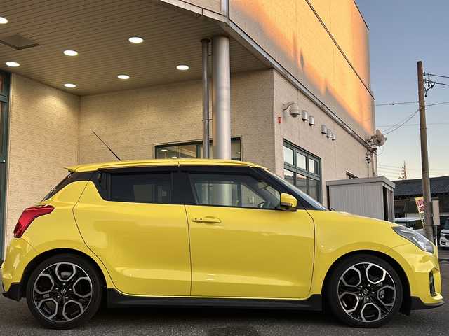 スズキ スイフト スポーツ セーフティPKG 愛知県 2019(平31)年 4.4万km チャンピオンイエロー 禁煙車/Carrozzeria社外ナビ/　AM/FM/HDMI/DISC/BT/USB/フルセグTV/HKSマフラー/純正フルエアロ/前後ドライブレコーダー/バック・全方位カメラ/レーンキープアシスト/追従機能付きクルーズコントロール/衝突被害軽減システム/横滑り防止装置/USB入力端子/ETC/オートライト/HIDヘッドライト/フォグランプ/純正フロアマット/純正17インチAW/純正ドアバイザー/W＋サイドエアバッグ/保証書/取説