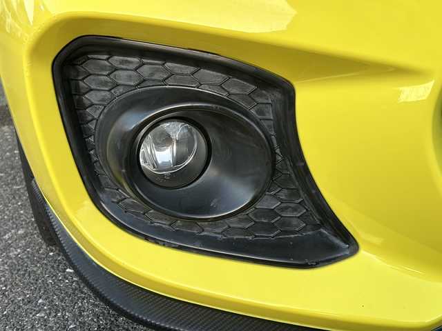 スズキ スイフト スポーツ セーフティPKG 愛知県 2019(平31)年 4.4万km チャンピオンイエロー 禁煙車/Carrozzeria社外ナビ/　AM/FM/HDMI/DISC/BT/USB/フルセグTV/HKSマフラー/純正フルエアロ/前後ドライブレコーダー/バック・全方位カメラ/レーンキープアシスト/追従機能付きクルーズコントロール/衝突被害軽減システム/横滑り防止装置/USB入力端子/ETC/オートライト/HIDヘッドライト/フォグランプ/純正フロアマット/純正17インチAW/純正ドアバイザー/W＋サイドエアバッグ/保証書/取説