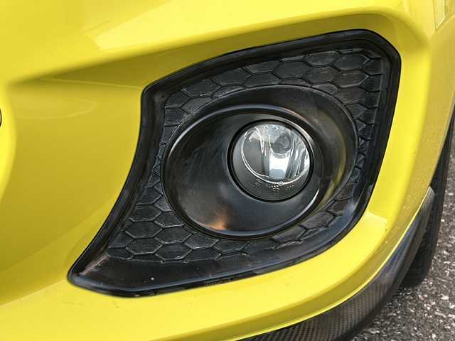 スズキ スイフト スポーツ セーフティPKG 愛知県 2019(平31)年 4.4万km チャンピオンイエロー 禁煙車/Carrozzeria社外ナビ/　AM/FM/HDMI/DISC/BT/USB/フルセグTV/HKSマフラー/純正フルエアロ/前後ドライブレコーダー/バック・全方位カメラ/レーンキープアシスト/追従機能付きクルーズコントロール/衝突被害軽減システム/横滑り防止装置/USB入力端子/ETC/オートライト/HIDヘッドライト/フォグランプ/純正フロアマット/純正17インチAW/純正ドアバイザー/W＋サイドエアバッグ/保証書/取説