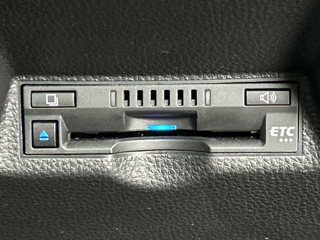 トヨタ ヤリスクロス ハイブリッド Z 三重県 2021(令3)年 4万km ブラックマイカ/ベージュ 2トーン /禁煙車//純正ナビ/・USB・BT・AppleCarPlay・AndroidAuto//ToyotaSaftySense//レーダークルーズコントロール//バックモニター//ブラインドスポットモニター//プリクラッシュセーフティ//レーントレーシングアシスト//ドライブレコーダー//ビルトインETC//シートヒーター//オートハイビーム//純正18インチAW//LEDヘッドライト